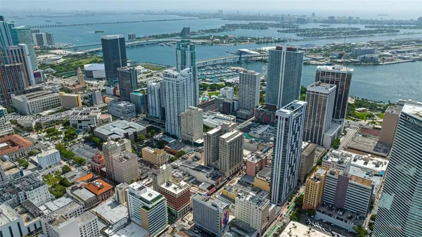 $2,350 | 151 Southeast 1st Street, Unit 1608, Miami, FL 33131
