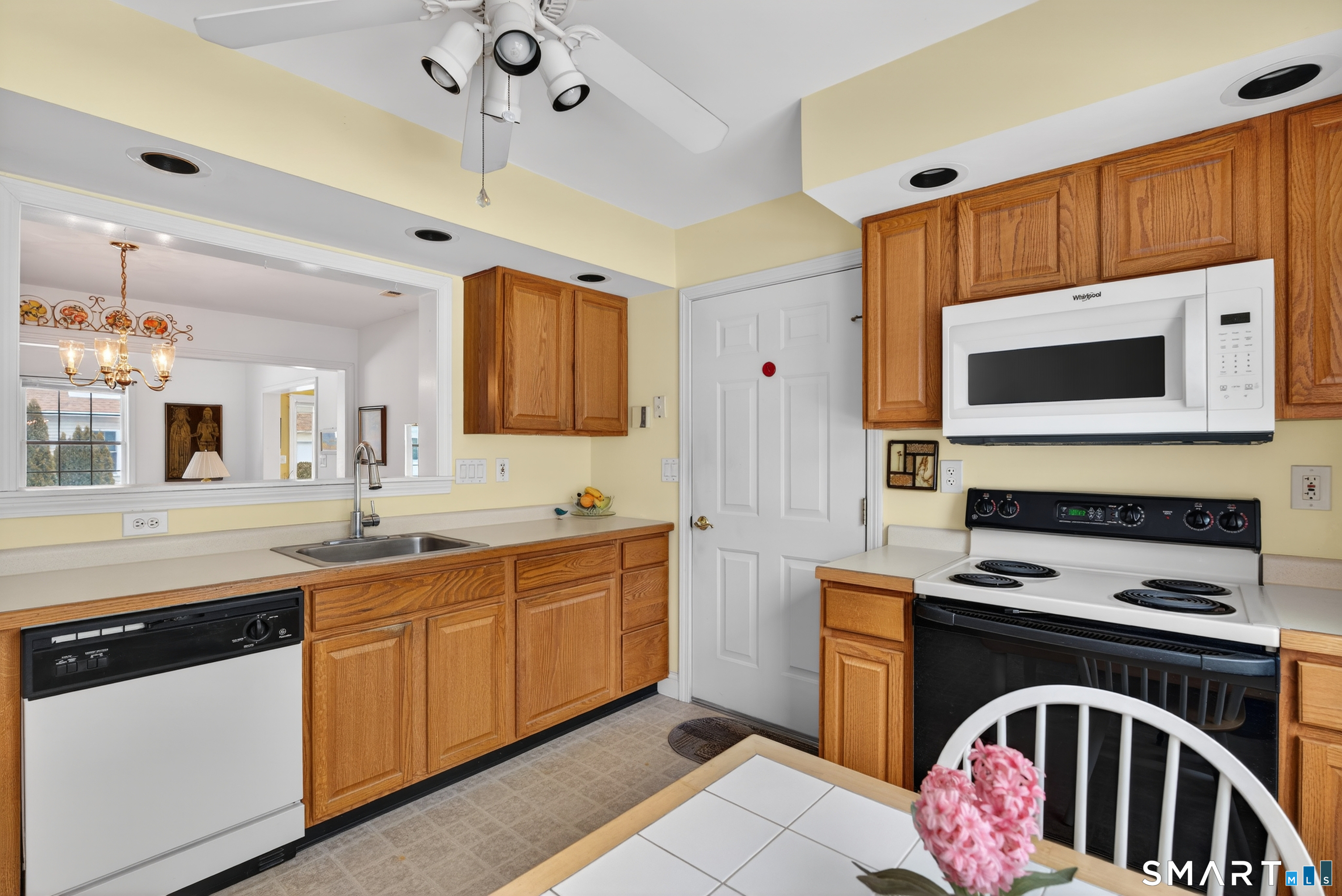 16 Silverbrook Lane, Unit 16 Clinton, CT 06413 - Photo 4 of 36