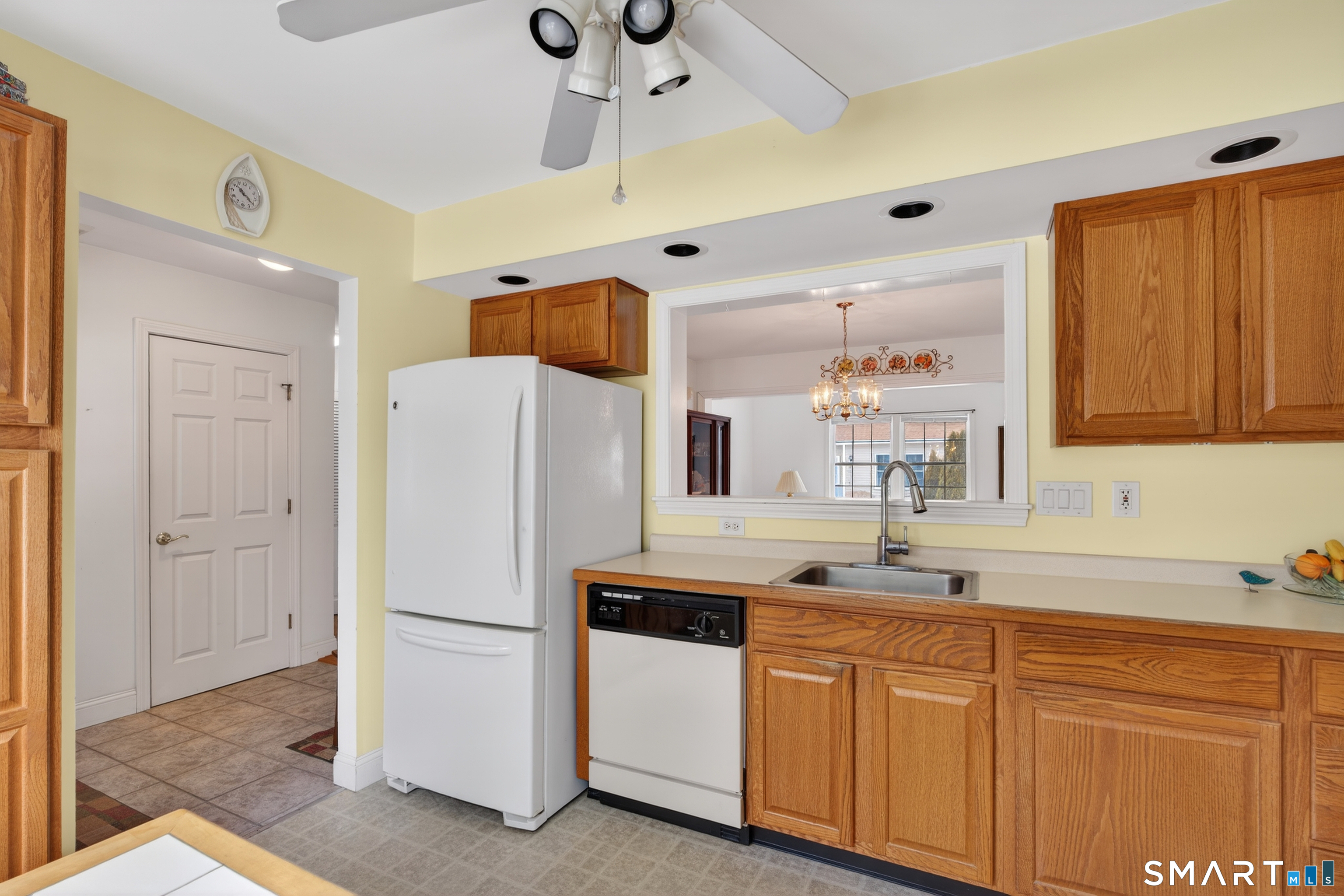 16 Silverbrook Lane, Unit 16 Clinton, CT 06413 - Photo 5 of 36