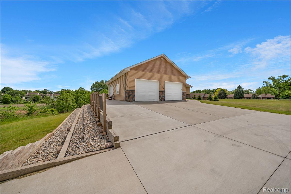 4266 McCandlish Road Grand Blanc, MI 48439 - Photo 6 of 68 02-DSC03994.jpg
