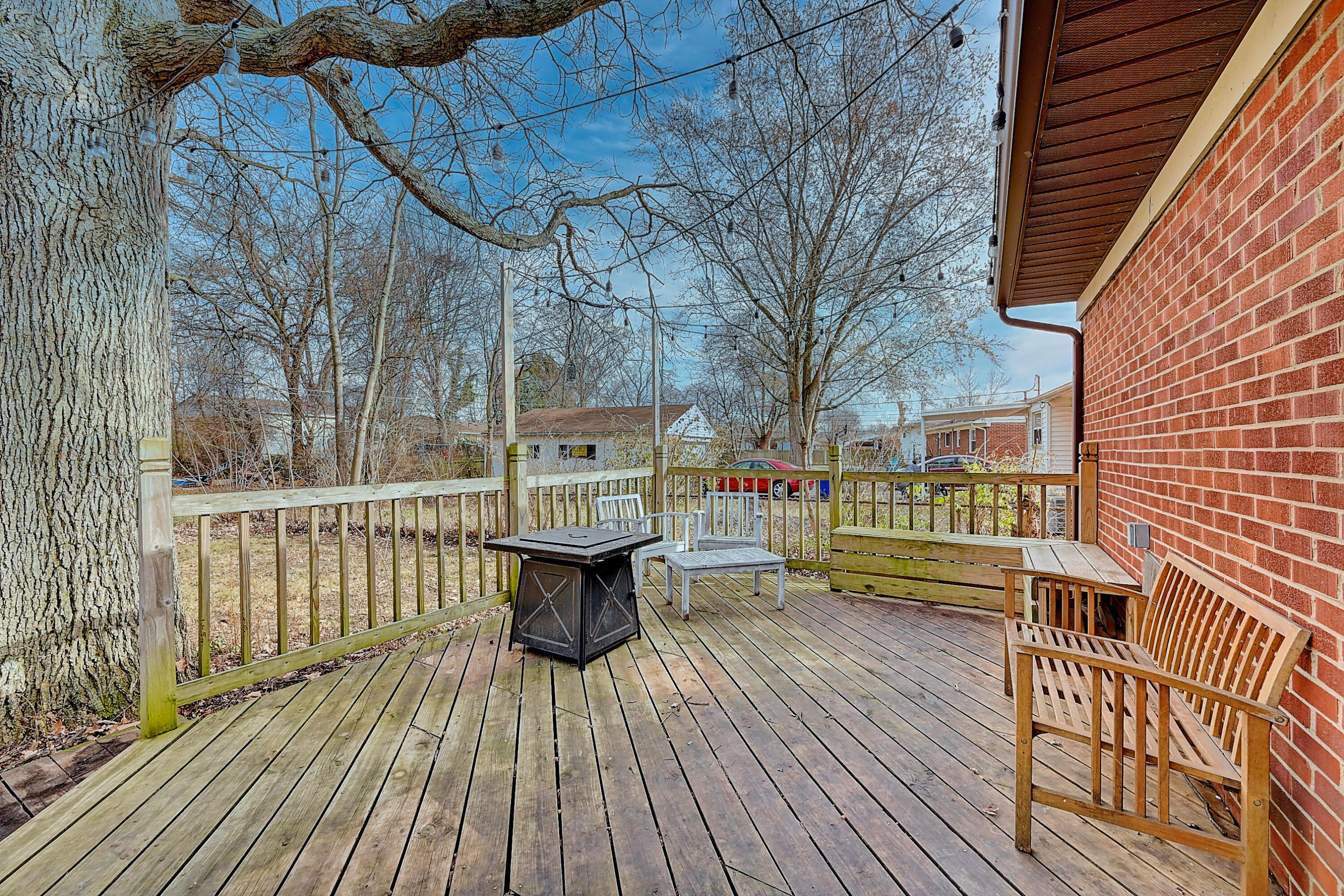 5594 Norcross Road Columbus, OH 43229 - Photo 27 of 33 Deck