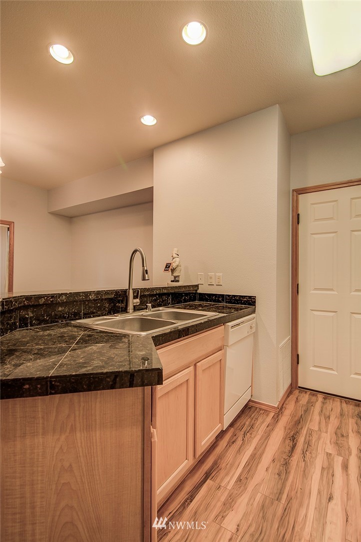 18913 108th Lane Southeast Renton, WA 98055 - Photo 12 of 25 Gallery Image 12