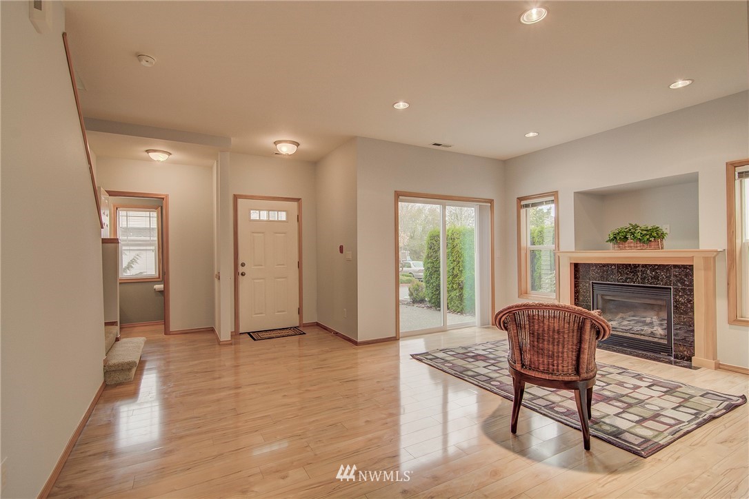 18913 108th Lane Southeast Renton, WA 98055 - Photo 9 of 25 Gallery Image 9