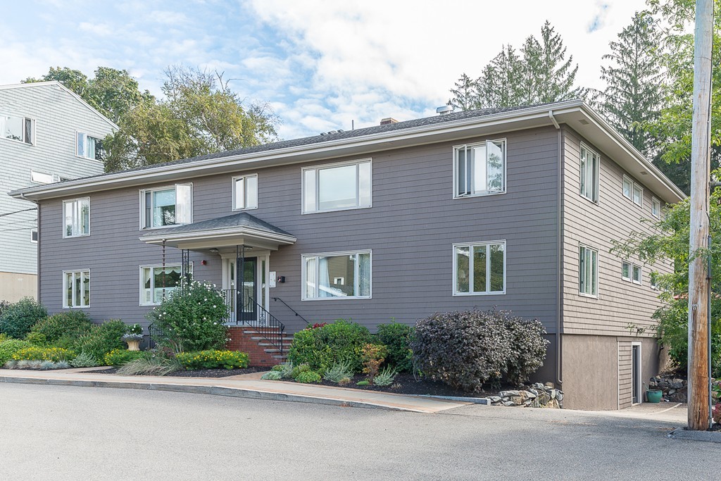 52 Stony Brook Road, Unit 2 Marblehead, MA 01945 - Photo 1 of 15 Gallery Image 1