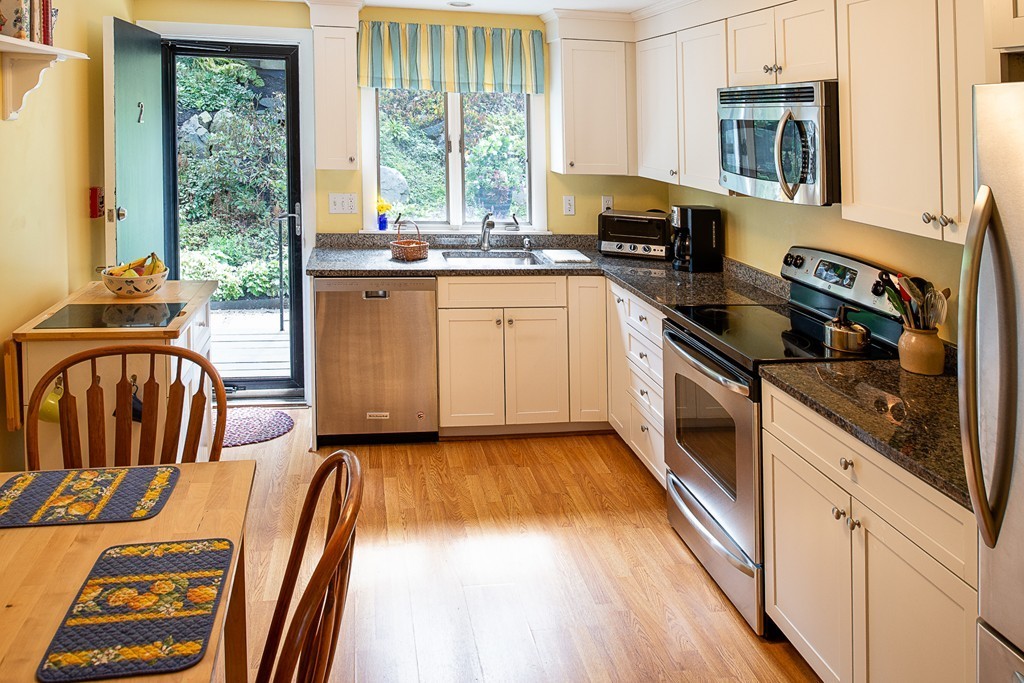 52 Stony Brook Road, Unit 2 Marblehead, MA 01945 - Photo 7 of 15 Gallery Image 7