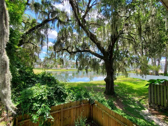 a view of yard with green space