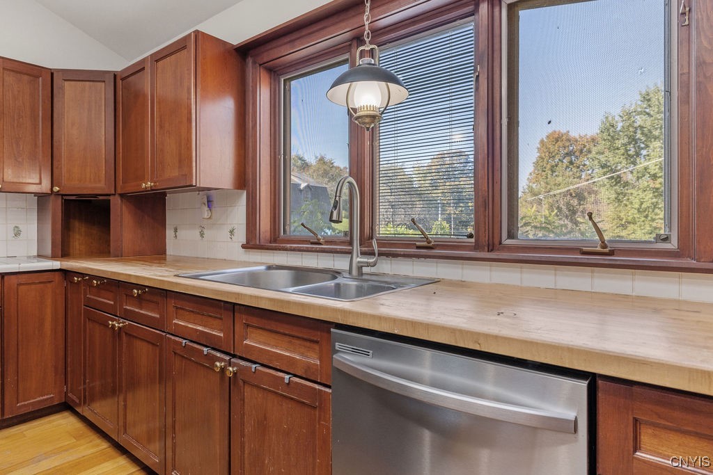 3501 Stanton Road Skaneateles, NY 13152 - Photo 5 of 43 Timeless butcher block counters galore !