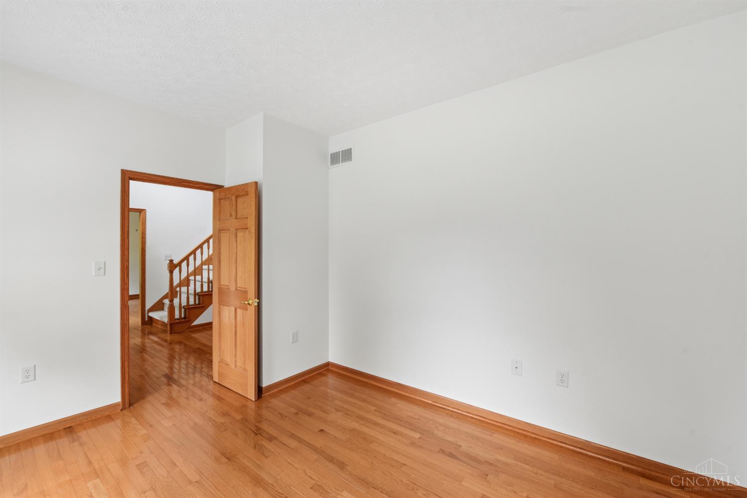 1109 Asbury Road Cincinnati, OH 45255 - Photo 24 of 69