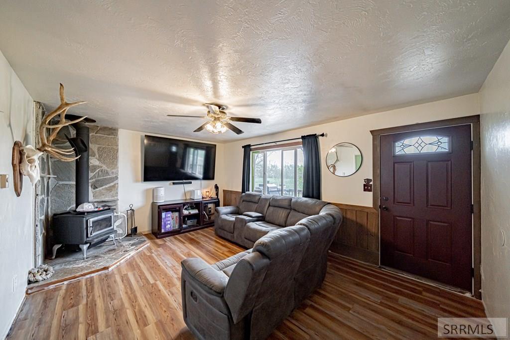 352 Sandhill Road Blackfoot, ID 83221 - Photo 3 of 34