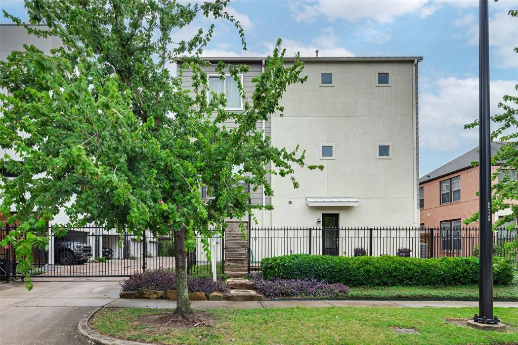 2002 Blodgett Street Houston, TX 77004 - Photo 41 of 43 a front view of a house with garden