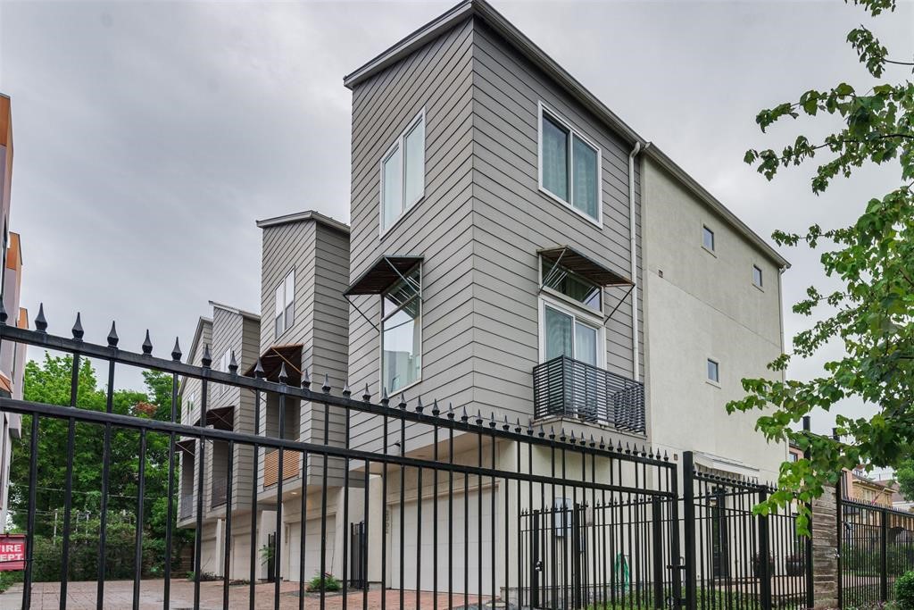 2002 Blodgett Street Houston, TX 77004 - Photo 43 of 43 a view of a house with wooden fence