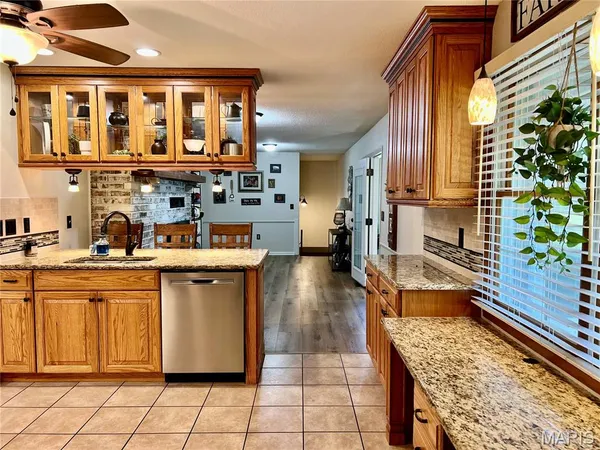 $398,900 | 20150 Southwest Oakwood Drive, Lebanon, MO 65536