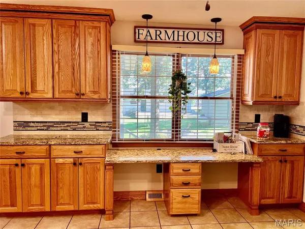 $398,900 | 20150 Southwest Oakwood Drive, Lebanon, MO 65536