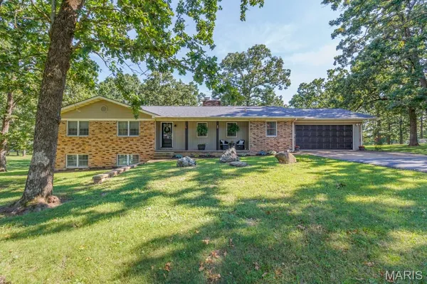 $398,900 | 20150 Southwest Oakwood Drive, Lebanon, MO 65536