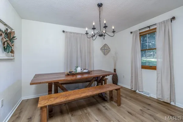 $398,900 | 20150 Southwest Oakwood Drive, Lebanon, MO 65536