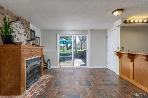 $398,900 | 20150 Southwest Oakwood Drive, Lebanon, MO 65536