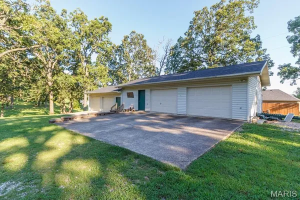 $398,900 | 20150 Southwest Oakwood Drive, Lebanon, MO 65536