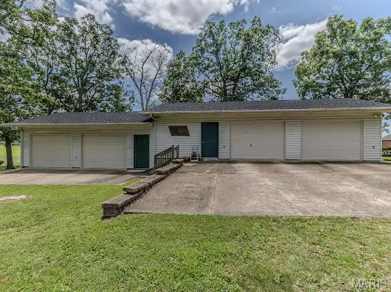 $398,900 | 20150 Southwest Oakwood Drive, Lebanon, MO 65536