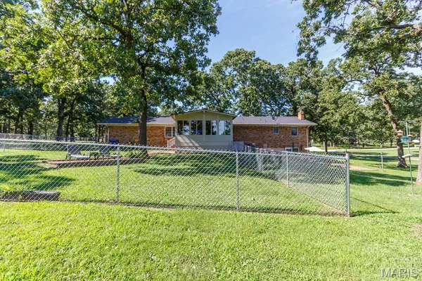 $398,900 | 20150 Southwest Oakwood Drive, Lebanon, MO 65536