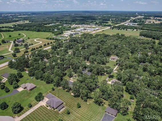 $398,900 | 20150 Southwest Oakwood Drive, Lebanon, MO 65536