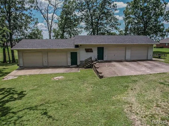 $398,900 | 20150 Southwest Oakwood Drive, Lebanon, MO 65536