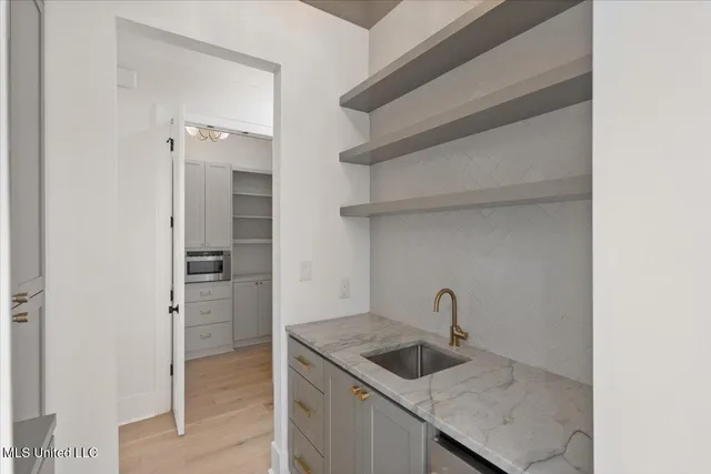 $965,000 | 225 Parke Drive, Ridgeland, MS 39157