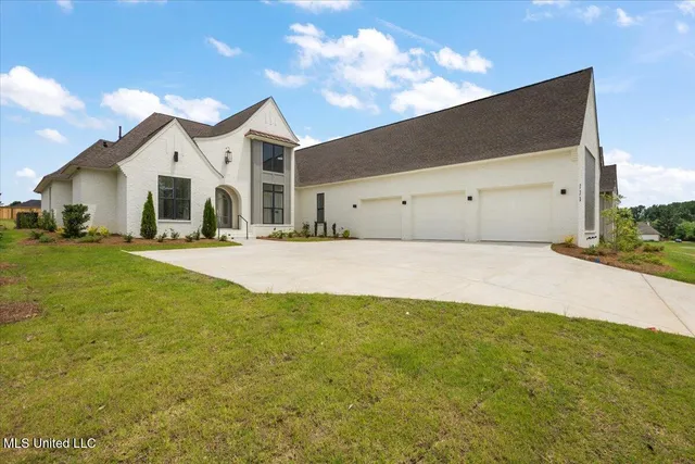 $965,000 | 225 Parke Drive, Ridgeland, MS 39157