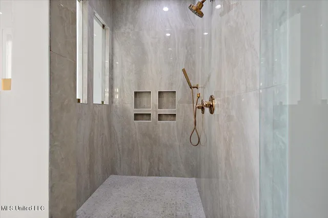 $965,000 | 225 Parke Drive, Ridgeland, MS 39157