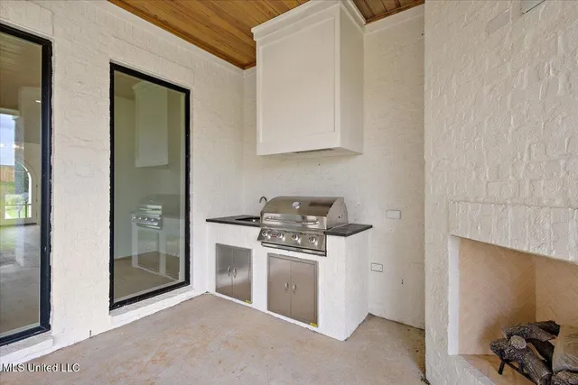 $965,000 | 225 Parke Drive, Ridgeland, MS 39157