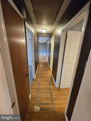 a view of empty room with window