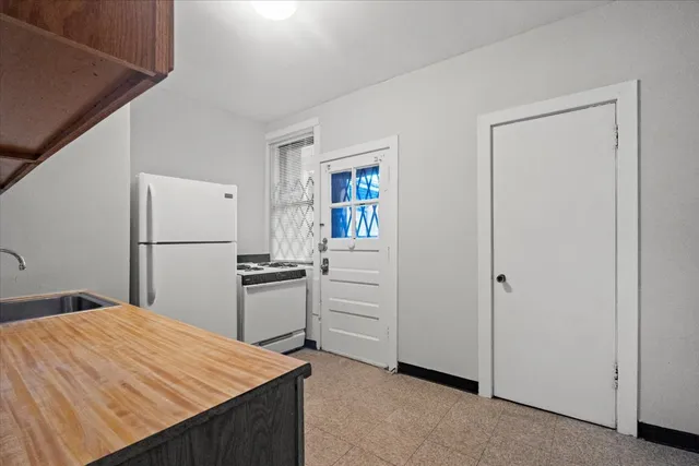 $1,000 | 6700 South Merrill Avenue, Unit 3E, Chicago, IL 60649