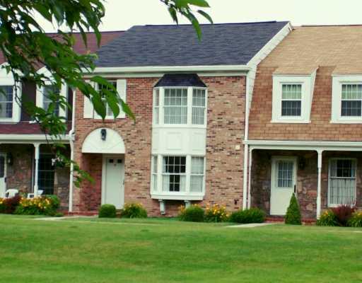 13 Windsor Ridge New Castle, PA 16105 - Photo 1 of 8 Exterior Front.