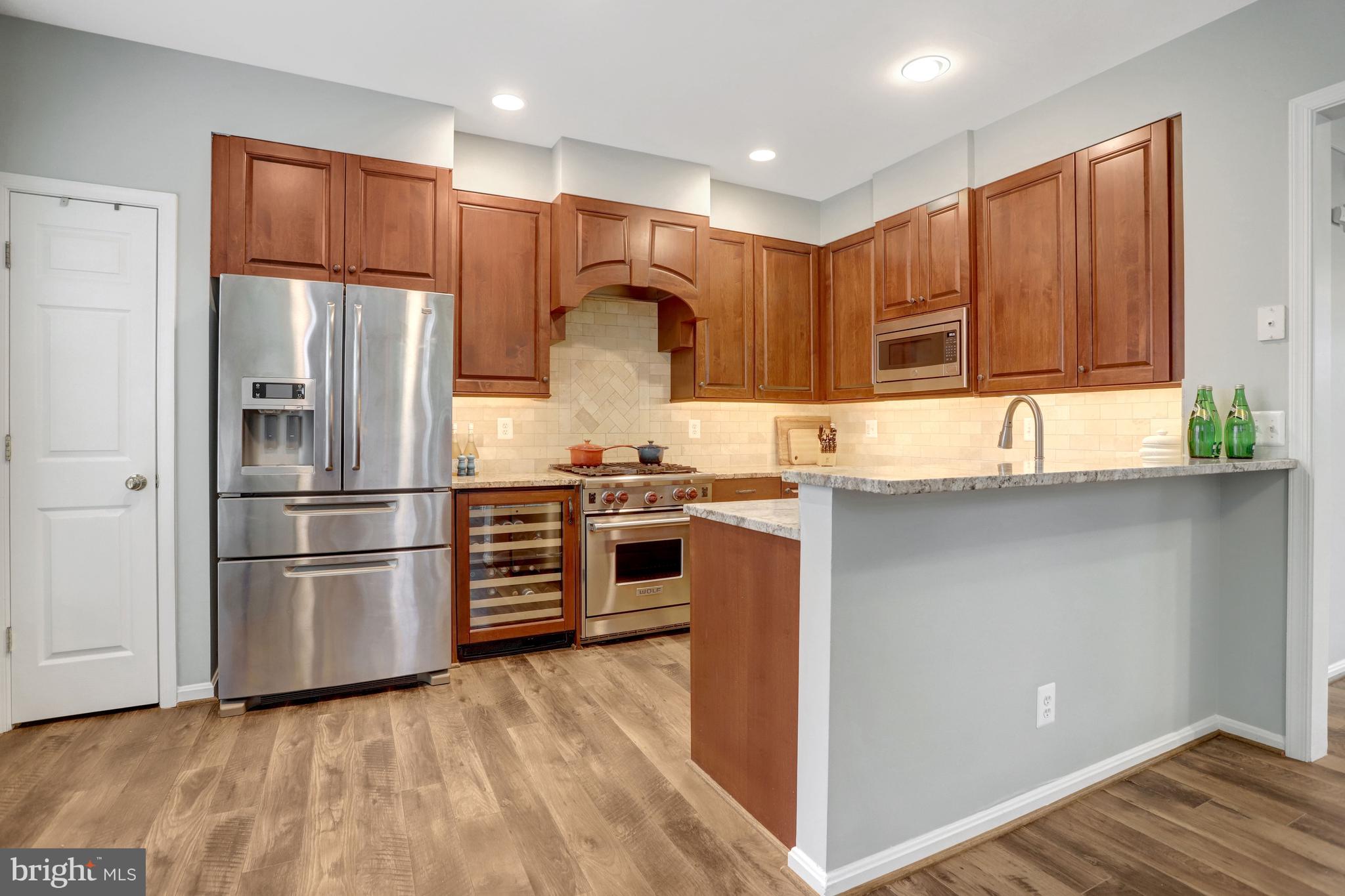 6043 Riddle Walk Alexandria, VA 22312 - Photo 2 of 53 Well appointed kitchen.