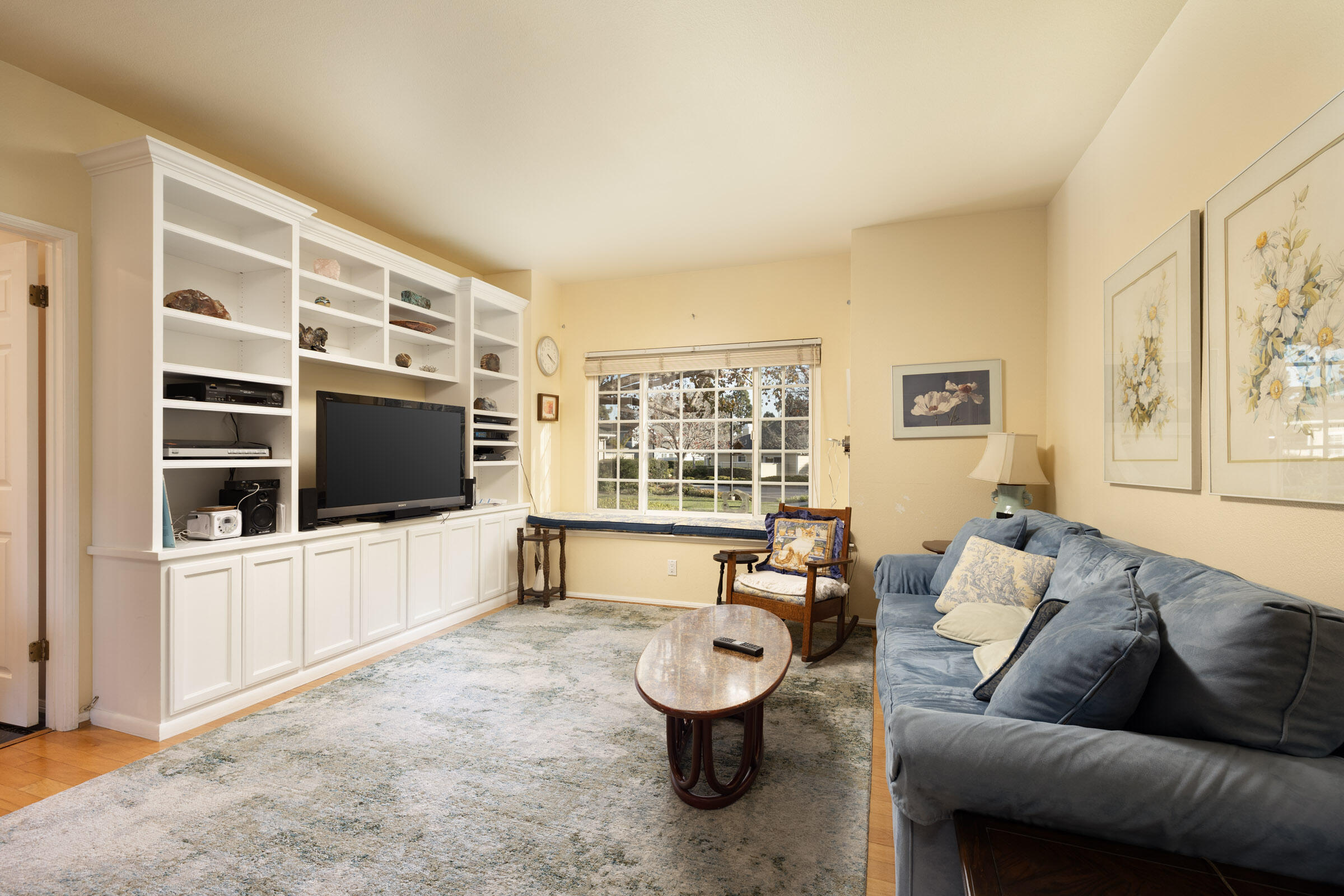 1539 Meadow Circle Carpinteria, CA 93013 - Photo 10 of 21 a living room with furniture and a flat screen tv