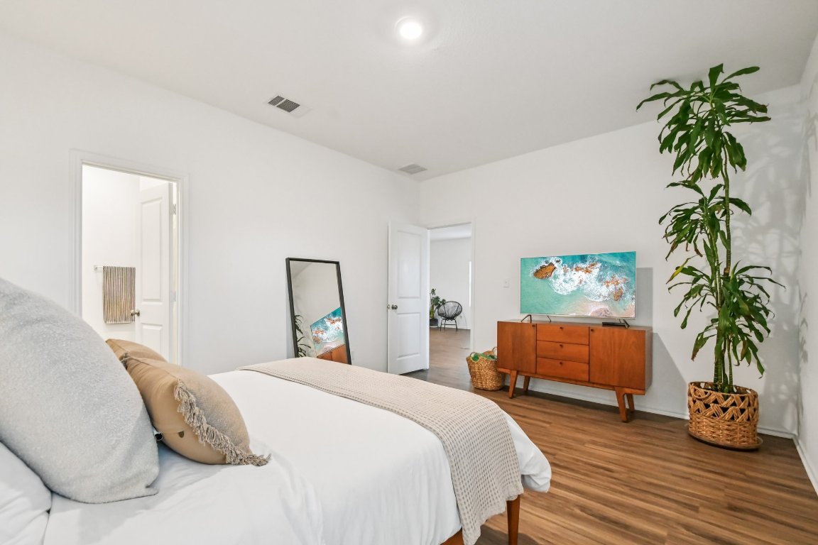 117 Badillo Way Bastrop, TX 78602 - Photo 22 of 40 a bedroom with bed and a potted plant