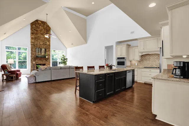 $898,500 | 3930 Potter Woods Cove, Lakeland, TN 38002