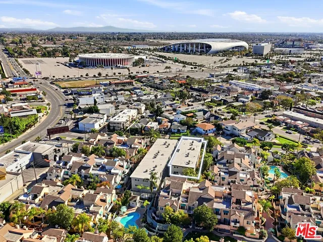 $2,600,000 | 425 East Tamarack Avenue, Inglewood, CA 90301