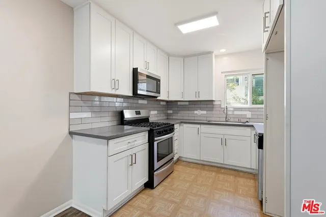 $2,600,000 | 425 East Tamarack Avenue, Inglewood, CA 90301