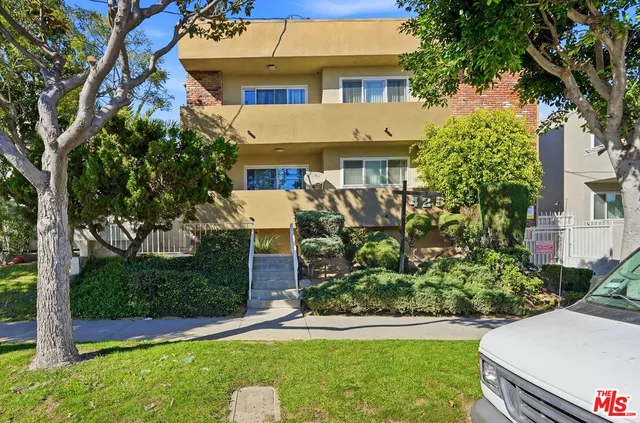 a view of a house with a yard and plants
