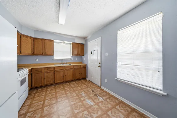 $1,550 | 406 East 34th Street, Houston, TX 77018