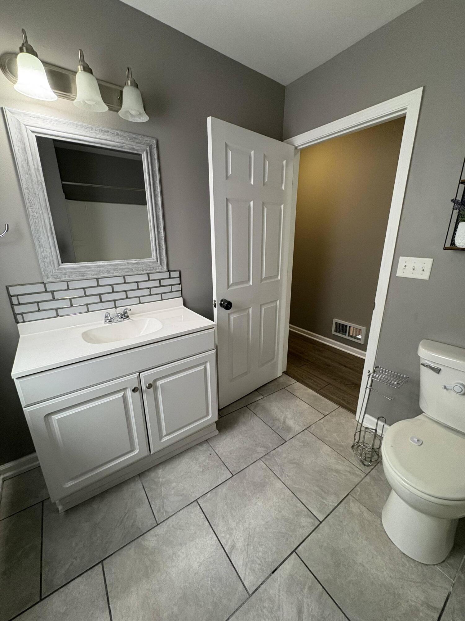 233 Frank Avenue Racine, WI 53404 - Photo 11 of 24 IMG_6647_2