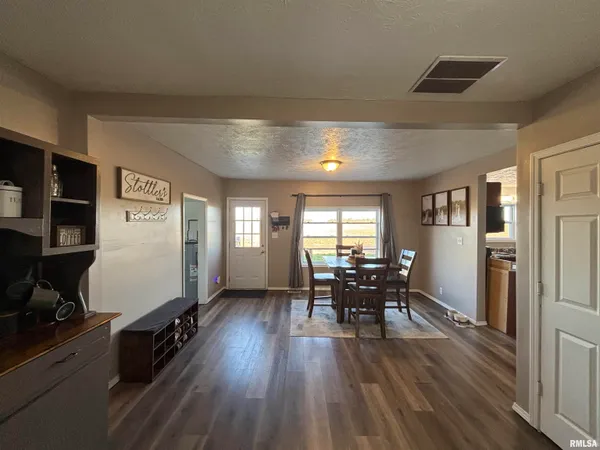 $139,900 | 731 East Jackson Street, Virden, IL 62690
