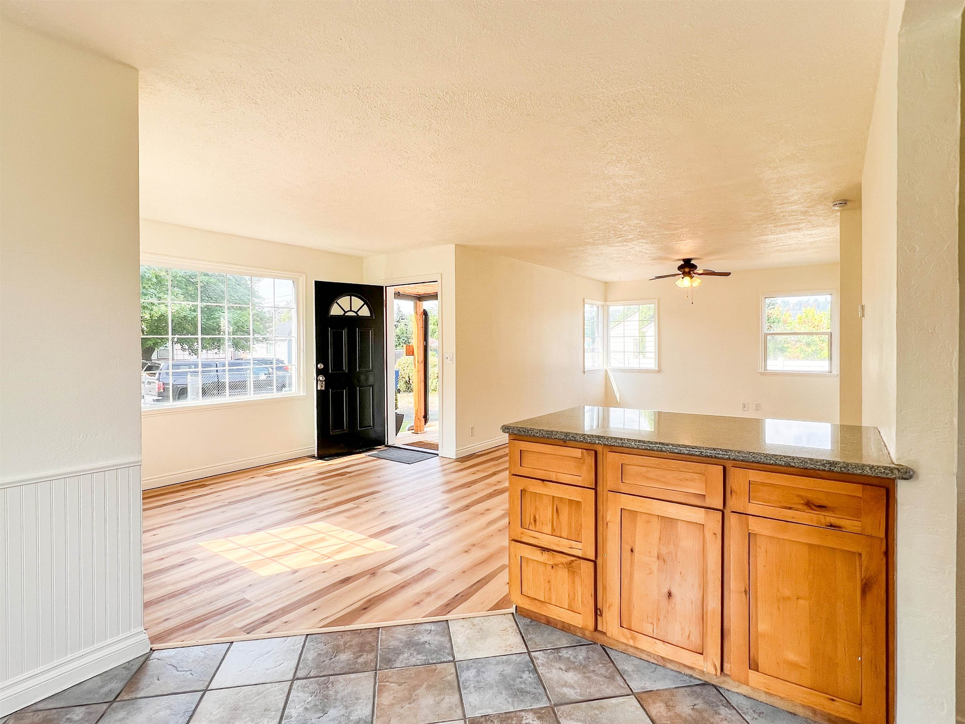 223 East Graves Road Spokane, WA 99218 - Photo 11 of 29