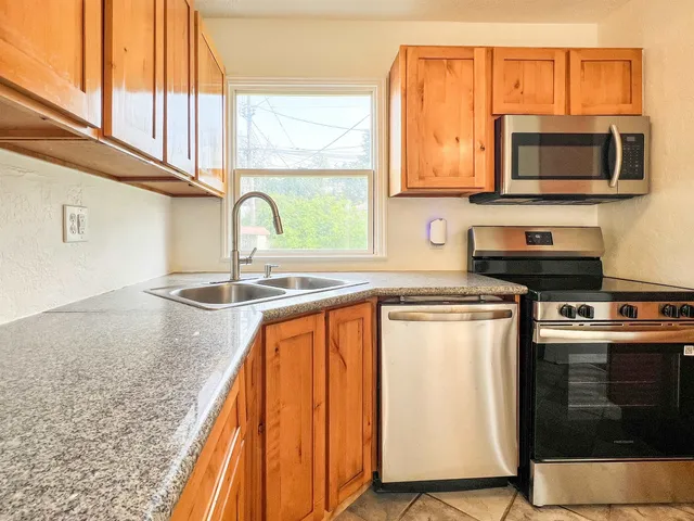 $330,000 | 223 East Graves Road, Spokane, WA 99218