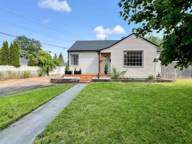 $330,000 | 223 East Graves Road, Spokane, WA 99218