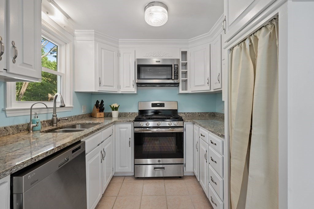 44 Lindor Road North Reading, MA 01864 - Photo 9 of 30 Gallery Image 9
