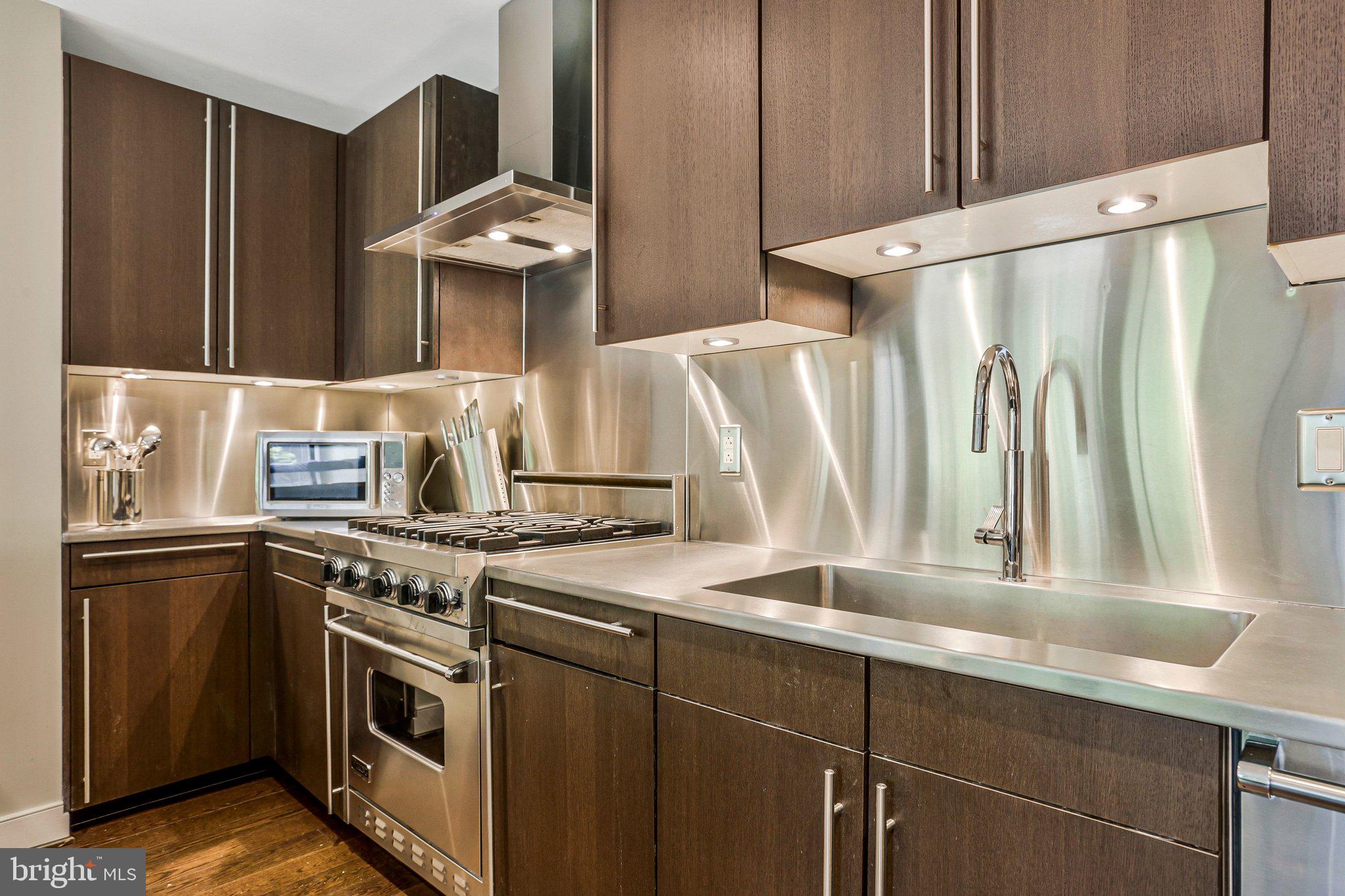 2425 L Street Northwest, Unit 211 Washington, DC 20037 - Photo 9 of 26