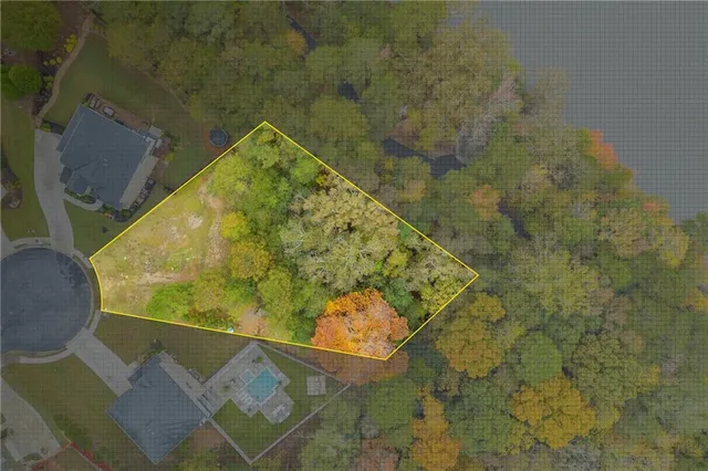 view of a yard with swimming pool