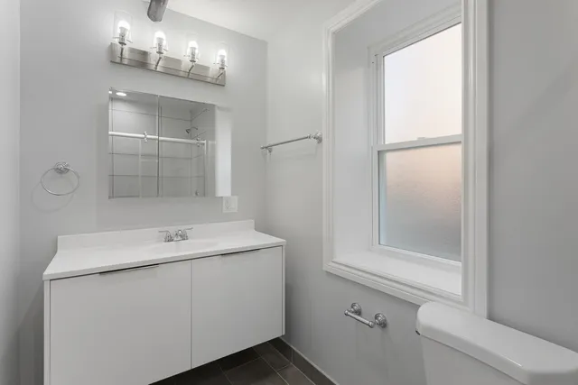 $1,850 | 7381 North Damen Avenue, Unit GW, Chicago, IL 60645