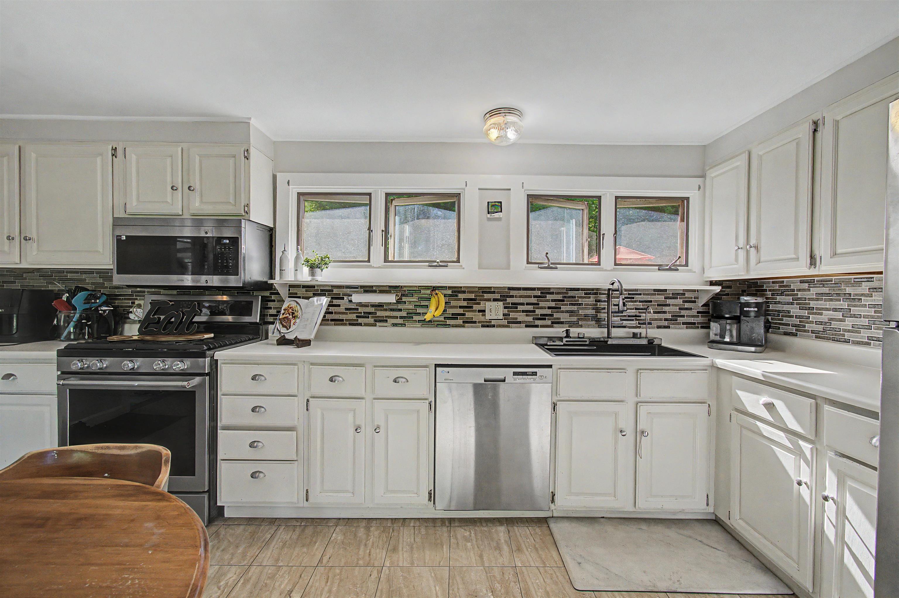 92 Highway 109 Waterville, VT 05492 - Photo 5 of 30